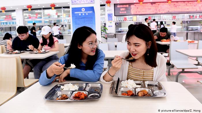 Lee más sobre el artículo China toma medidas contra los “reyes del estómago” en la lucha contra el desperdicio de alimentos