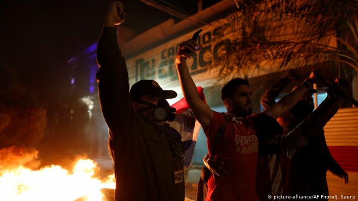 Lee más sobre el artículo Protestan en Paraguay contra el Gobierno con el lema “el hambre no está en cuarentena”