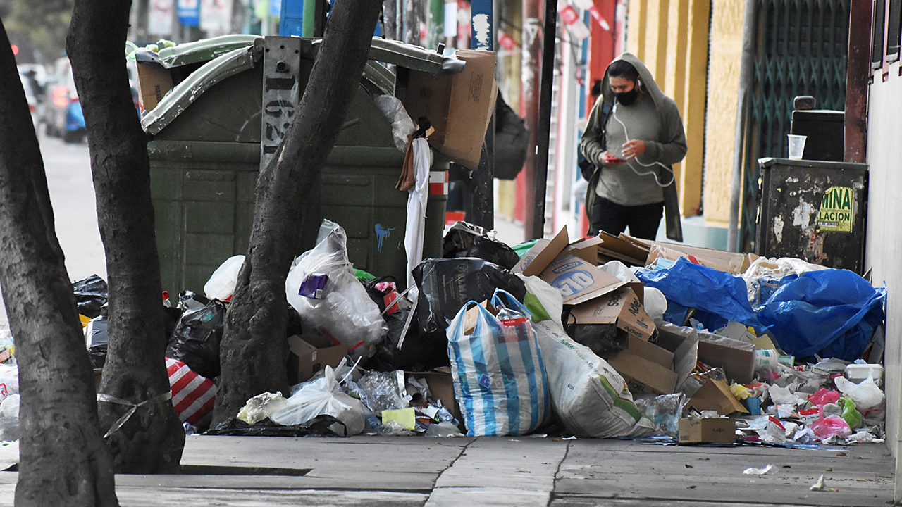 Lee más sobre el artículo “La situación es alarmante”: más de 3.500 toneladas de basura están en las calles por el cerco al vertedero