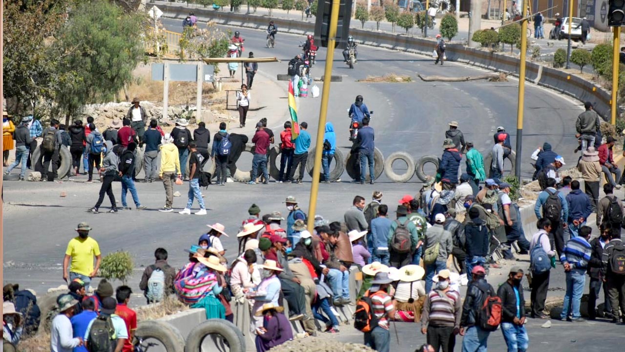 Lee más sobre el artículo Gobierno activa sobrevuelos a los puntos de bloqueo y confirma procesos por “crímenes de lesa humanidad”