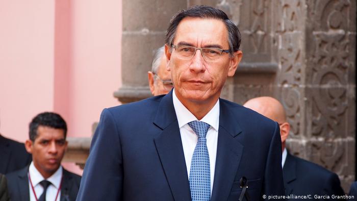 Lee más sobre el artículo Perú: Martín Vizcarra a juicio de destitución por “incapacidad moral”