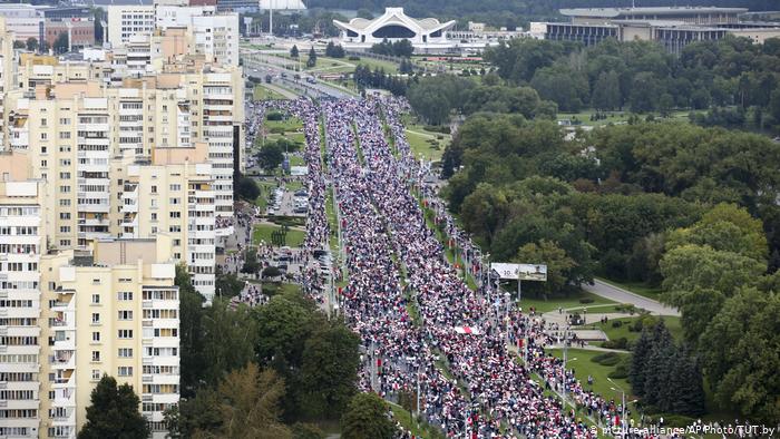 Lee más sobre el artículo Bielorrusia: opositores desafían represión de Lukashenko con manifestación sin precedentes