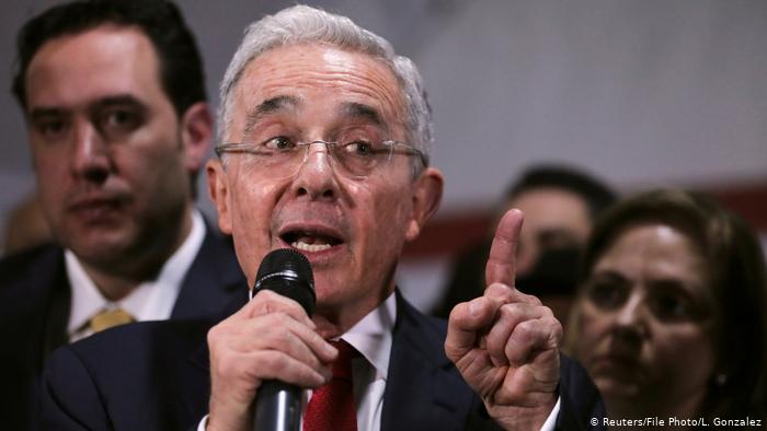 Lee más sobre el artículo Colombia: casos de Álvaro Uribe pasan a la Fiscalía