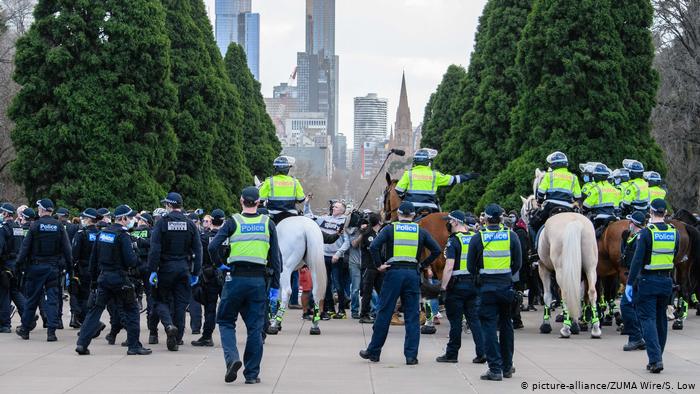 Lee más sobre el artículo Australia: al menos 18 detenidos en protestas contra el confinamiento
