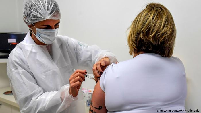 Lee más sobre el artículo AstraZeneca reanudará el lunes en Brasil ensayos de vacuna anticovid