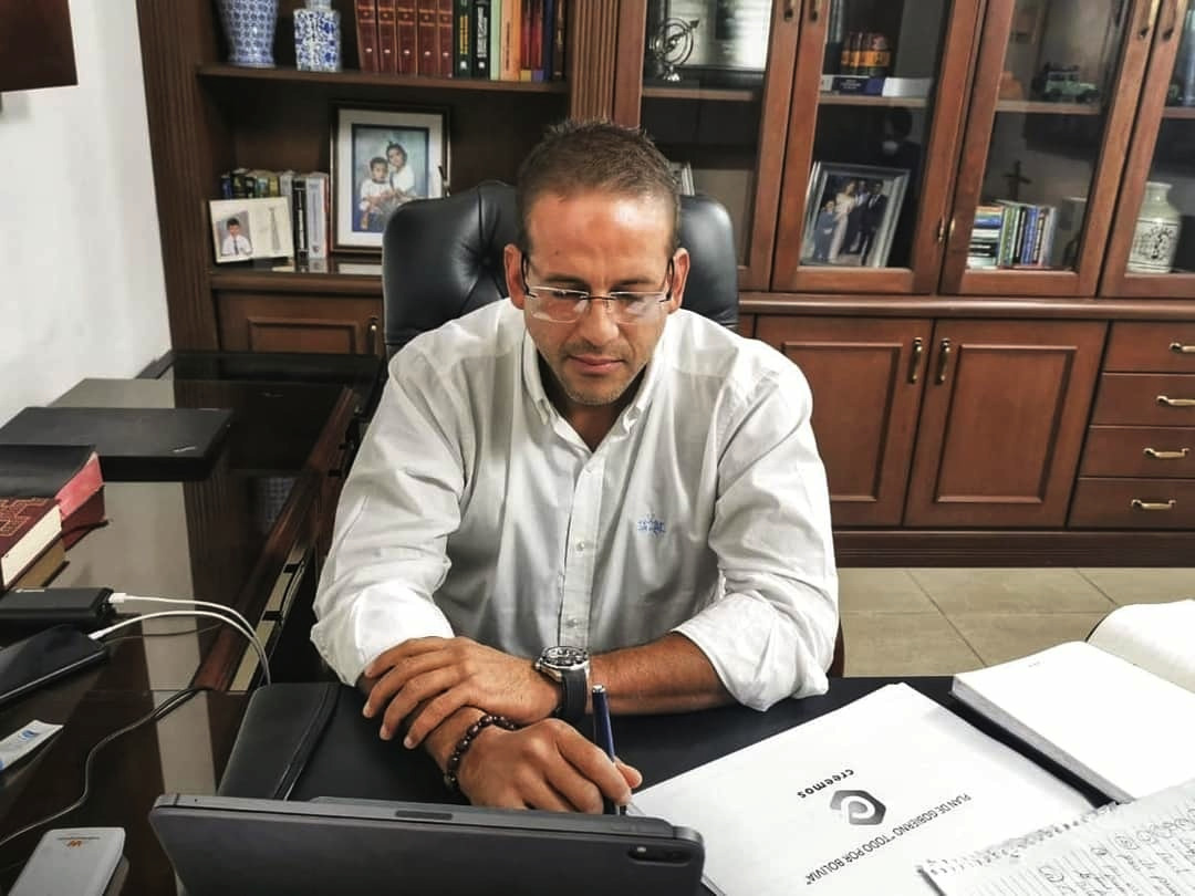 Lee más sobre el artículo Camacho pide al TSE cancelar la personería jurídica del MAS