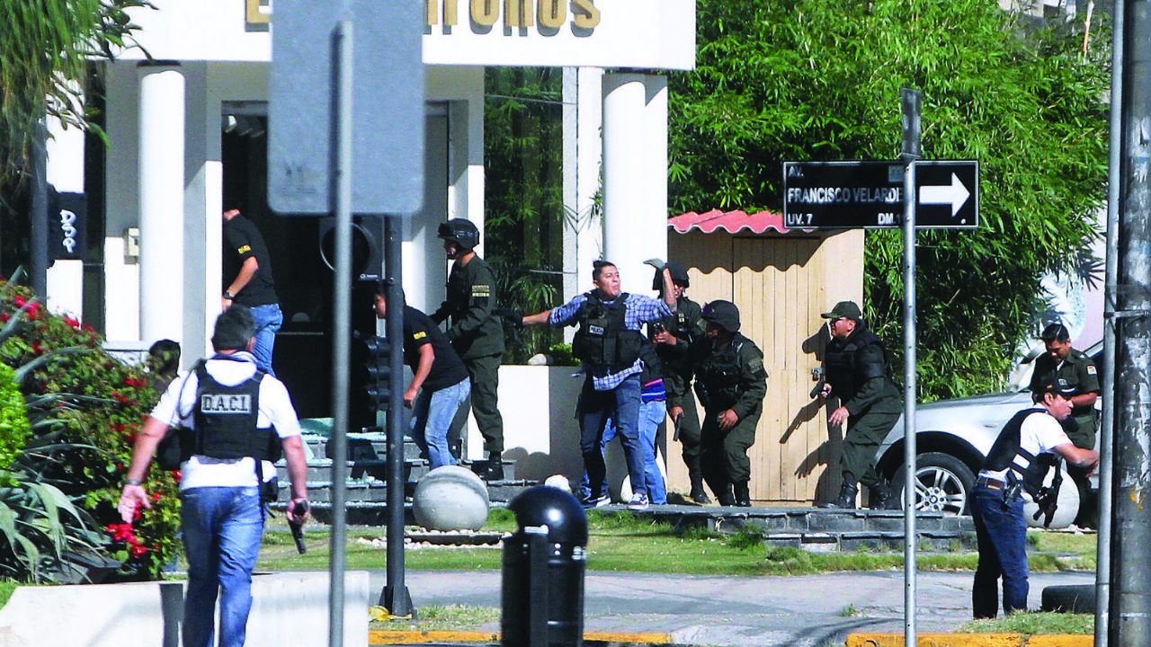 Lee más sobre el artículo Pericia identifica al policía que disparó a matar al gerente de la joyería Eurochronos