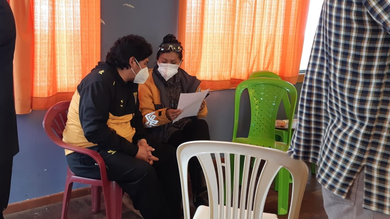 Lee más sobre el artículo Padres de familia toman de rehén a alcaldesa de El Alto