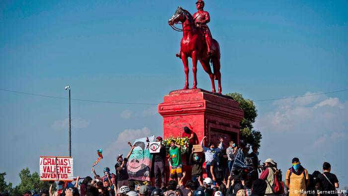 Lee más sobre el artículo Chile: marcha masiva a días del aniversario del estallido social