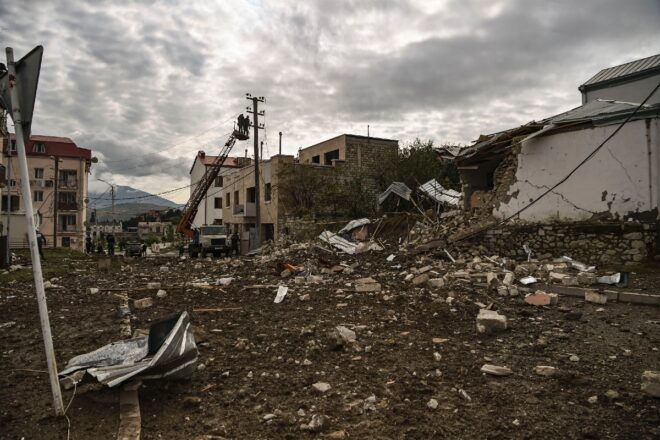 Lee más sobre el artículo Bombardeos y combates en Nagorno Karabaj antes de una primera reunión de mediación