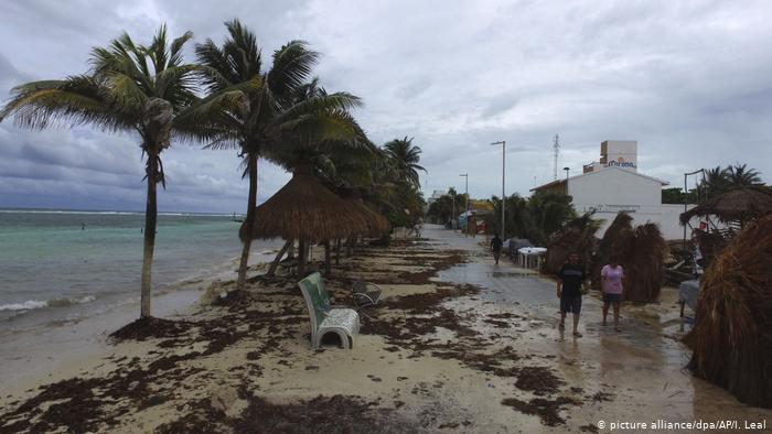 Lee más sobre el artículo Reportan medio millón de afectados por lluvias en el sureste de México