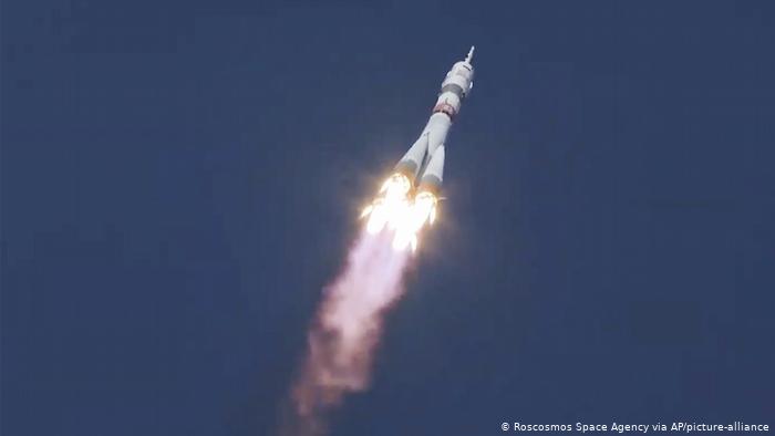 Lee más sobre el artículo Una estadounidense y dos rusos baten récord en misión a la Estación Espacial Internacional