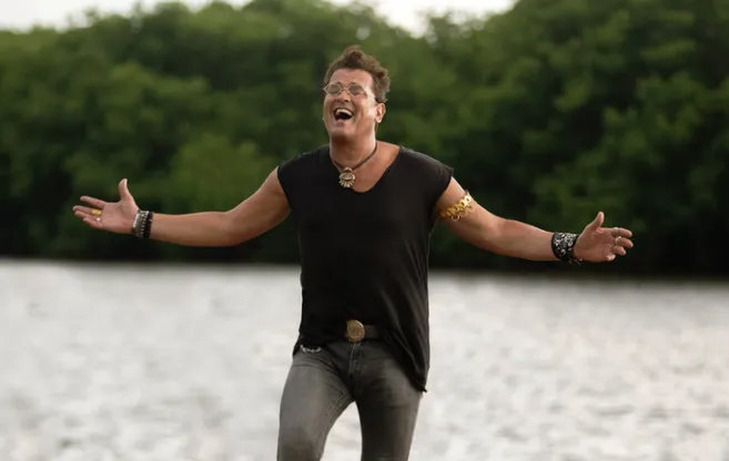 Lee más sobre el artículo Música: Carlos Vives estrena el video de “Cumbiana”