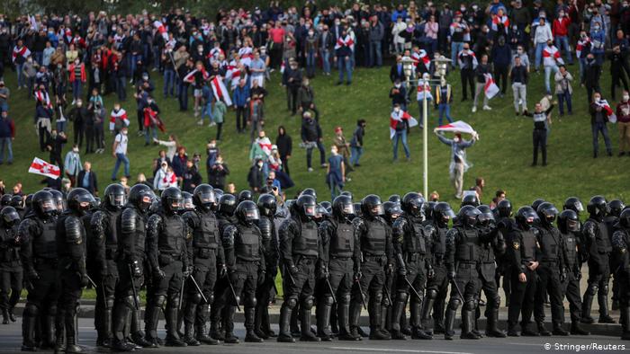 Lee más sobre el artículo Nuevas protestas contra Lukashenko pese a fuerte presencia policial