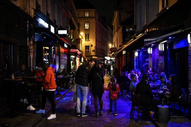 Lee más sobre el artículo París se prepara para cerrar sus bares para luchar contra el covid-19