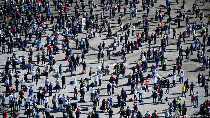 Lee más sobre el artículo Nuevas protestas “anti-mascarillas” se desarrollaron en el sur de Alemania