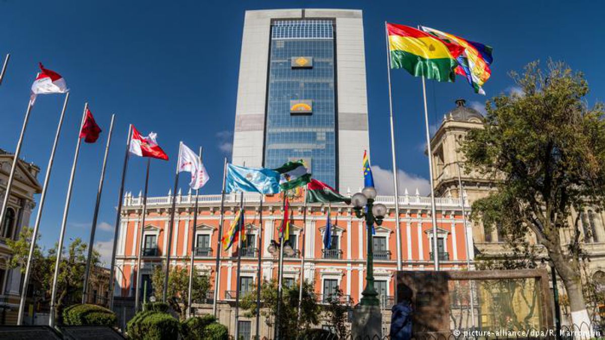 Lee más sobre el artículo Bolivia baja cuatro puestos en índice de democracia y continúa como «régimen híbrido»