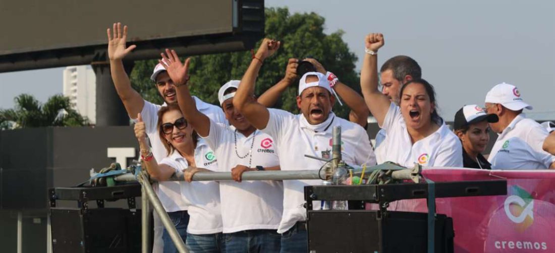 Lee más sobre el artículo Camacho se emociona y derrama lágrimas en su cierre de campaña en Santa Cruz