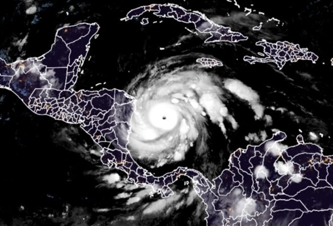 Lee más sobre el artículo Iota llega a Nicaragua como huracán de máxima categoría