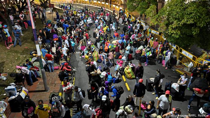 Lee más sobre el artículo Cientos de venezolanos varados en Colombia intentan cruzar la frontera