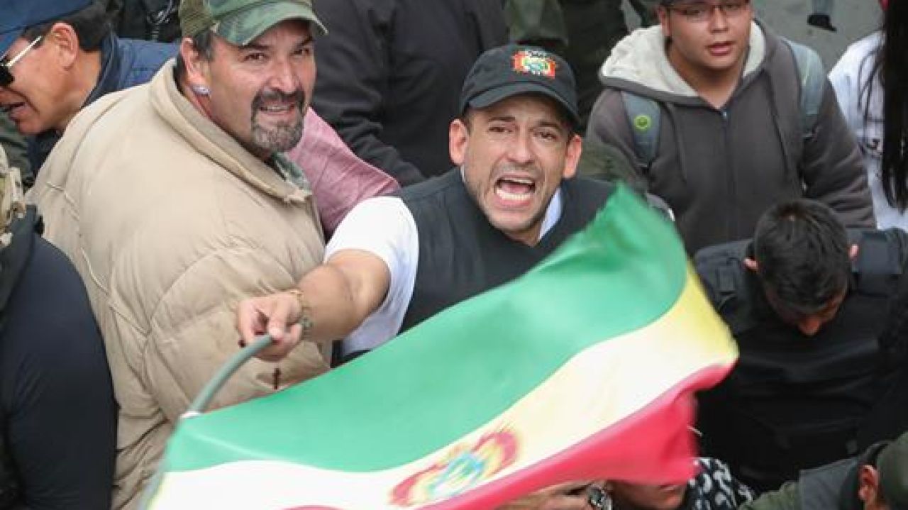 Lee más sobre el artículo MAS presenta denuncia contra los Camacho (padre e hijo), FFAA y Policía por supuesto golpe de Estado el 2019