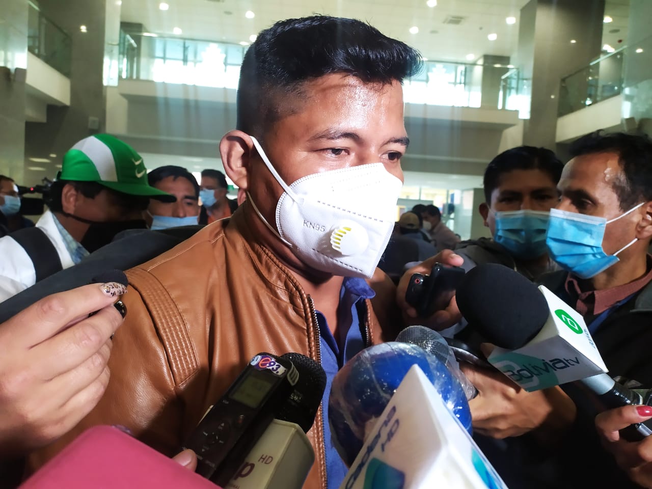 Lee más sobre el artículo Arce destituye a Wilson Cáceres y posesiona a nuevo ministro de Desarrollo Rural