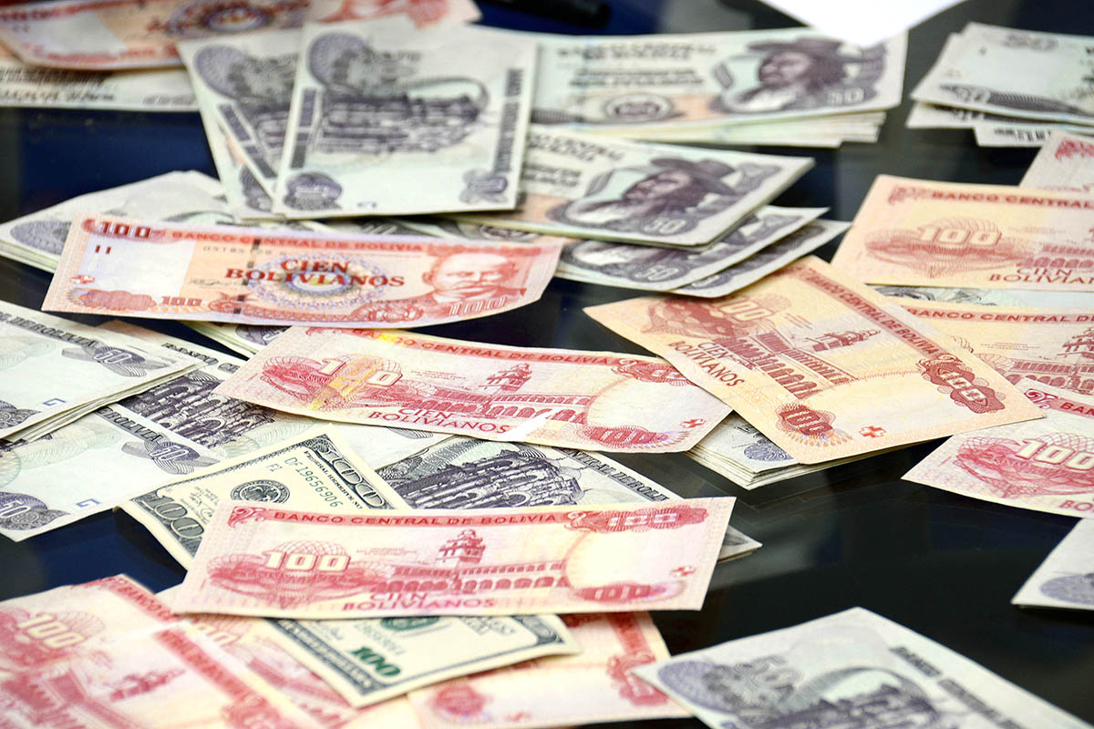 Lee más sobre el artículo Gobierno descarta devaluar la moneda boliviana y se mantiene fijo el tipo de cambio del dólar