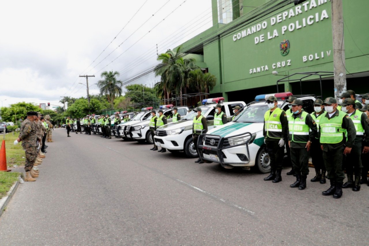 Lee más sobre el artículo Policía cruceña desplegará 5.000 efectivos en el ‘plan de guerra’ contra el Covid-19