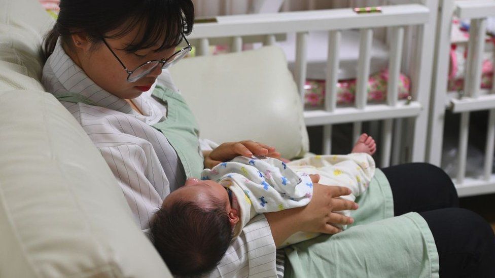 Lee más sobre el artículo La alarma en Corea del Sur, el país con la natalidad más baja del mundo, tras registrar por primera vez más muertes que nacimientos