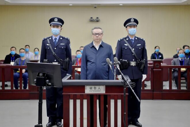Lee más sobre el artículo Condenado a pena de muerte un ex banquero en China por corrupción y bigamia