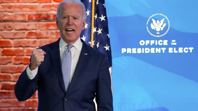 Lee más sobre el artículo En el día del caos, Joe Biden sale reforzado y con mejores perspectivas