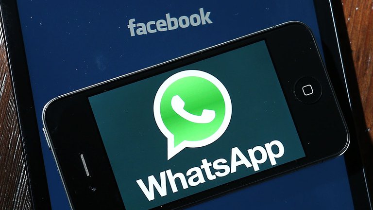 Lee más sobre el artículo Cuál es el cambio clave en las políticas de WhatsApp y qué tiene que ver con Facebook