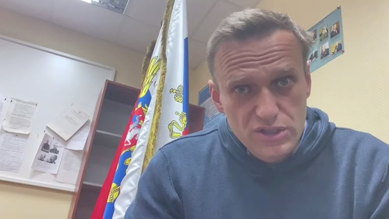 Lee más sobre el artículo Alexei Navalny envió una advertencia por lo que pueda sucederle en prisión: “Quiero que sepan que no tengo pensado suicidarme”