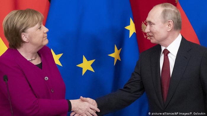 Lee más sobre el artículo Putin y Merkel debaten posibilidad de producción conjunta de vacuna anticovid