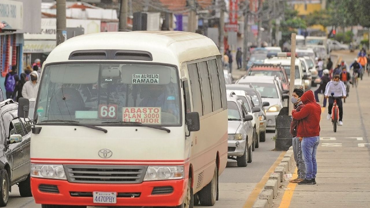 Lee más sobre el artículo La comuna cruceña mantiene la circulación hasta las 23:00; el viernes se definirán nuevas medidas