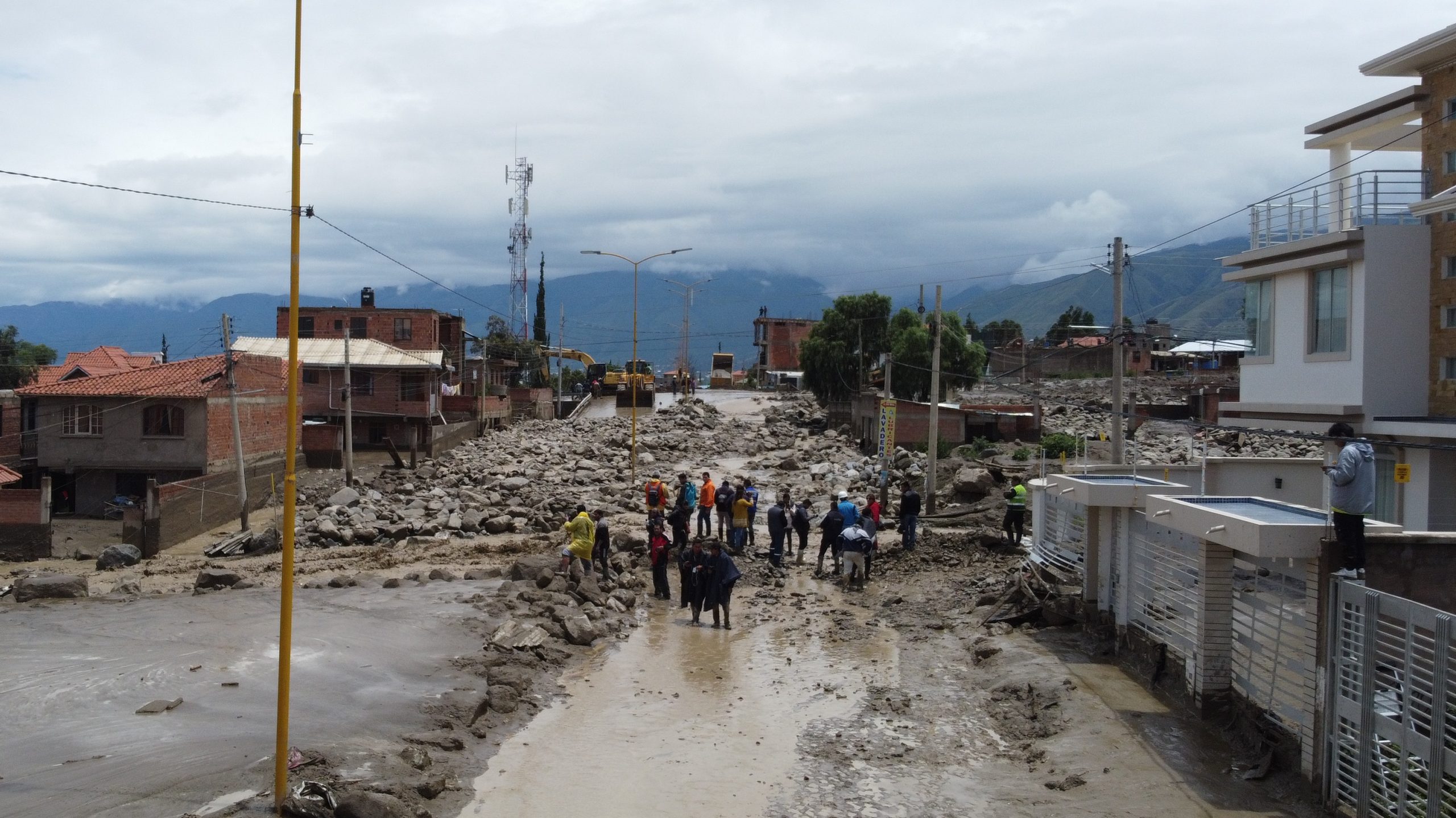 Lee más sobre el artículo Vecinos de Tiquipaya se declaran en emergencia por la crecida del río Taquiña