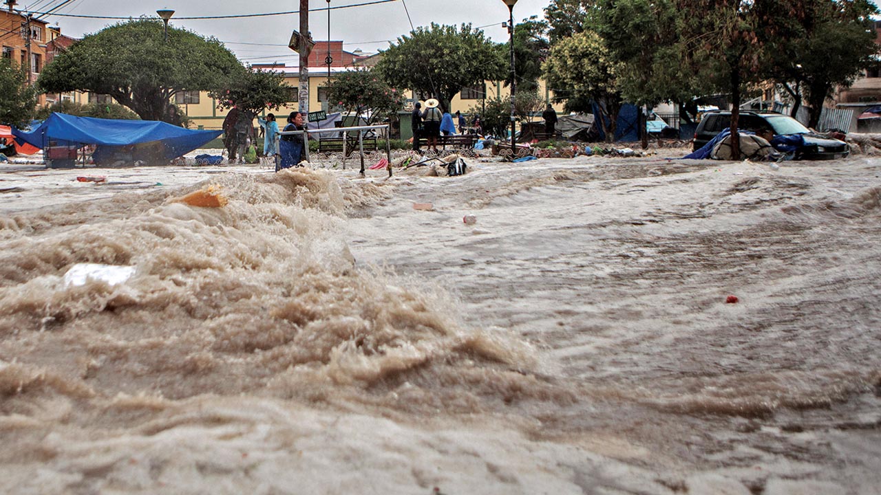 Lee más sobre el artículo Granizada en la capital deja fallecidos y desaparecidos
