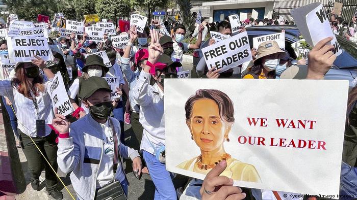 Lee más sobre el artículo Birmania: Militares intentan controlar internet mientras siguen las protestas