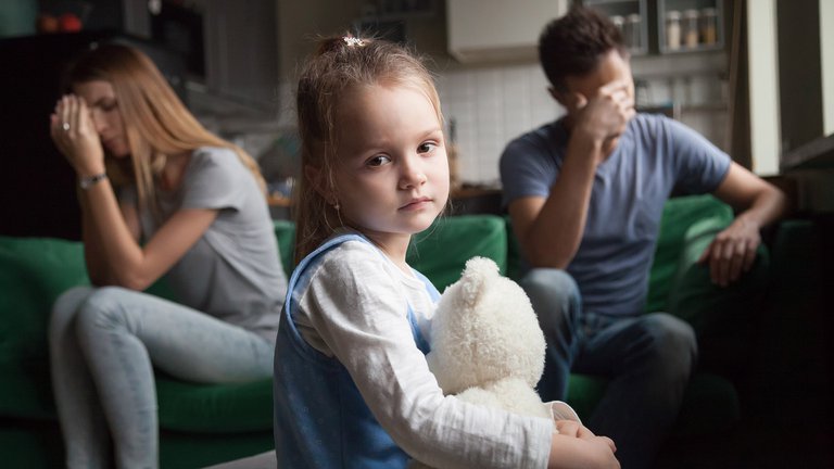 Lee más sobre el artículo Según un estudio, los padres de hijas mujeres tienen más probabilidades de divorciarse