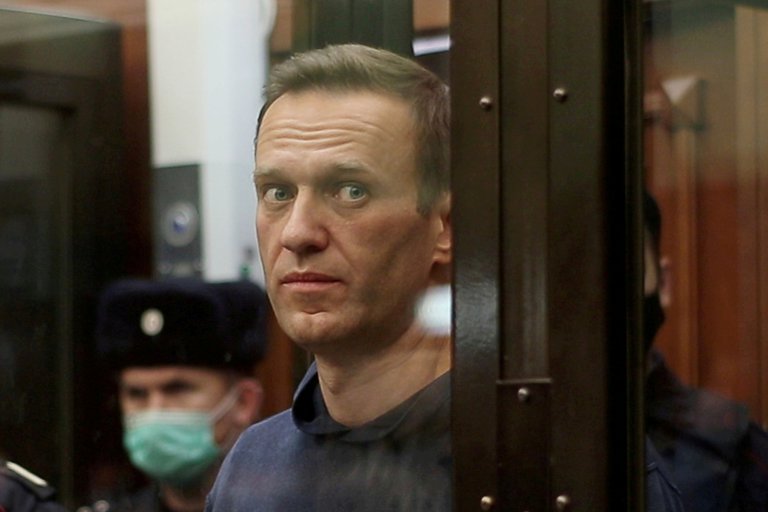 Lee más sobre el artículo Rusia mantiene en secreto sobre la prisión de Alexei Navalny: “Fue trasladado a donde debe estar”