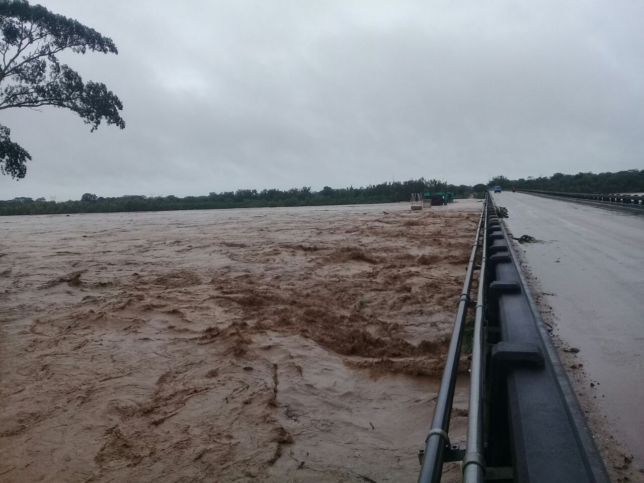 Lee más sobre el artículo Gobernación aguarda que bajen las aguas para enviar ayuda a familias afectadas por las lluvias