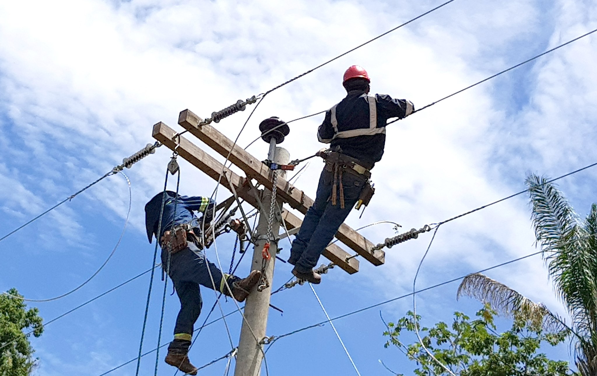 Lee más sobre el artículo Ministerio de Hidrocarburos invertirá más de $us 100 millones en electrificación rural