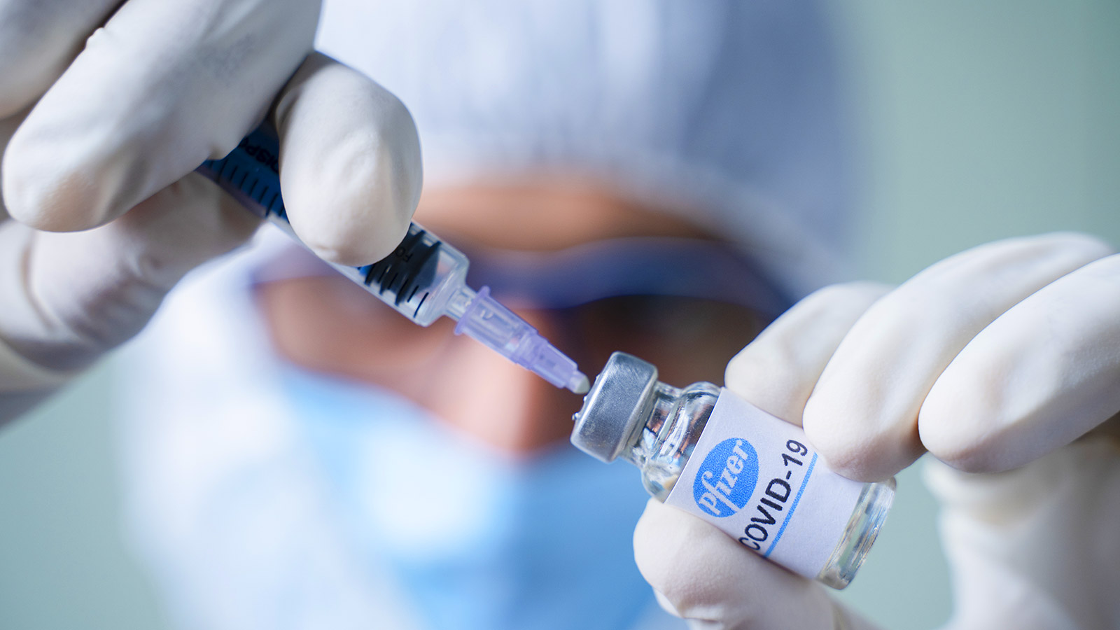 Lee más sobre el artículo Prevén aplicar la vacuna de Pfizer solo en la capital cruceña