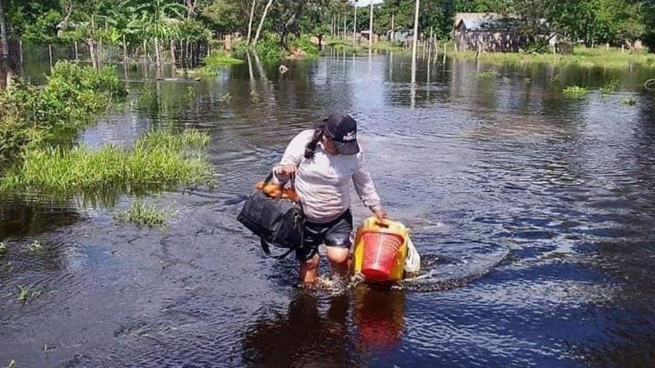 Lee más sobre el artículo Gobierno socorre a damnificados de rebalse de la Laguna La Bomba en Trinidad