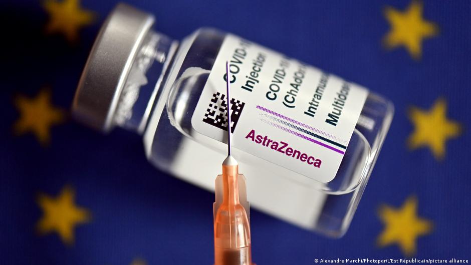 Lee más sobre el artículo AstraZeneca dice que su vacuna es 79% efectiva y no conlleva riesgo de coágulos