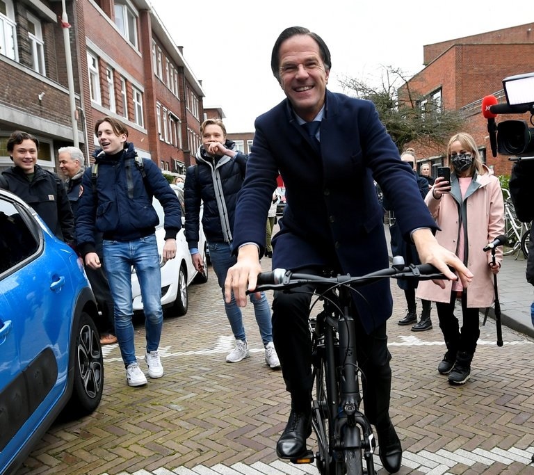 Lee más sobre el artículo El secreto de “Mr. Normal”, el hombre que gobernará Holanda más tiempo que nadie