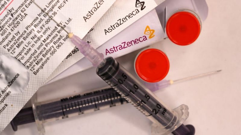Read more about the article Vacuna de AstraZeneca: la agencia europea confirma que los coágulos son “un efecto secundario aunque raro”