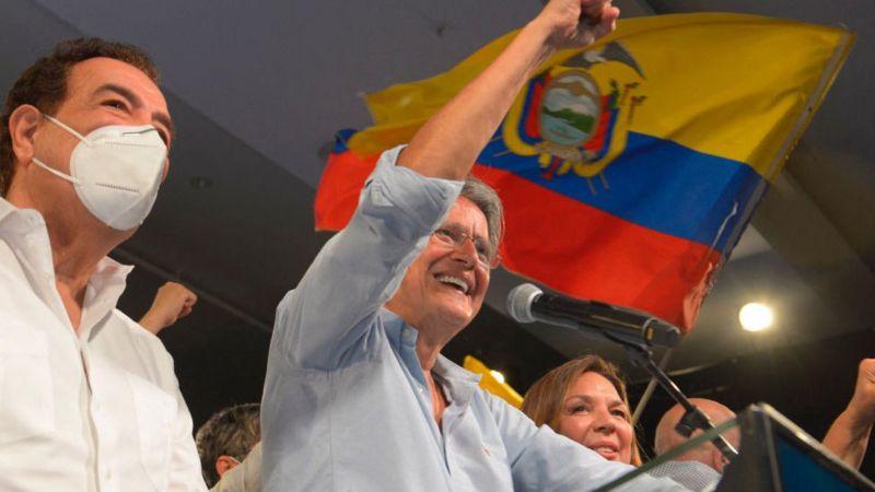 Lee más sobre el artículo El derechista Guillermo Lasso derrota al correísta Arauz y será el nuevo presidente de Ecuador