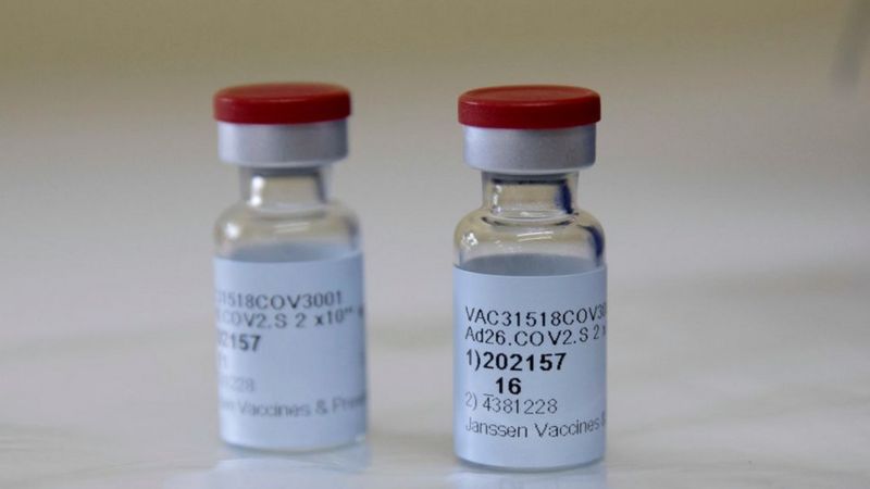 Lee más sobre el artículo Vacuna de Johnson & Johnson: la FDA recomienda suspender su uso tras 6 casos de trombosis en EE.UU.