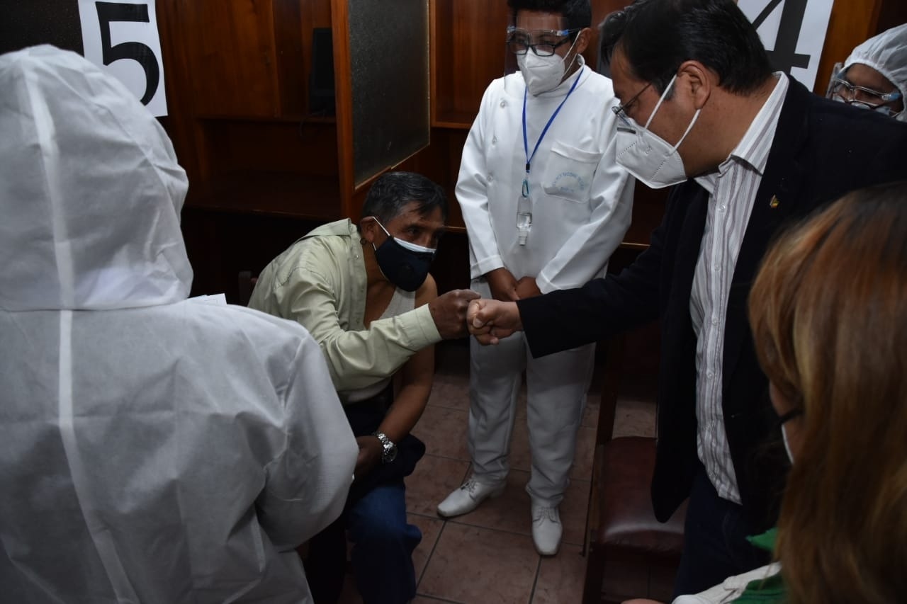 Lee más sobre el artículo Arce anuncia llegada de un millón de dosis Sinopharm para mediados de mayo